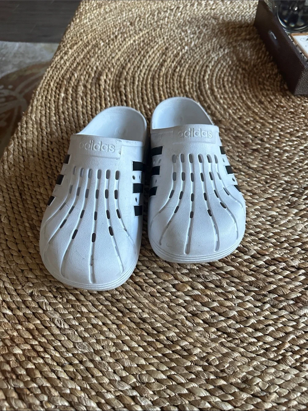 adidas men’s size 9J White Clogs with Black Stripes